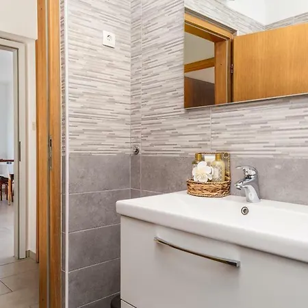 Roza, Sea View, Free Parking Ičići