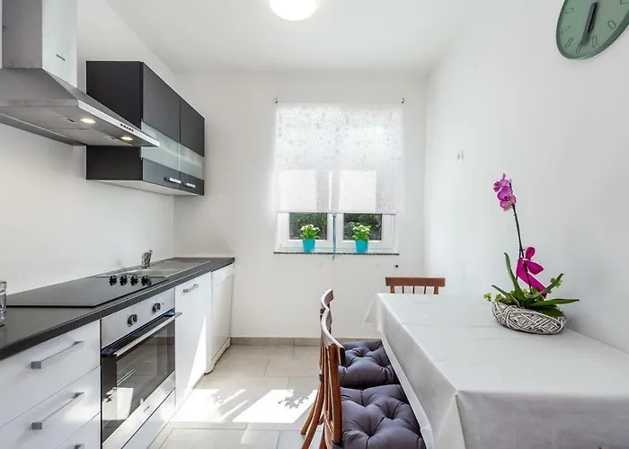 Roza, Sea View, Free Parking Apartment